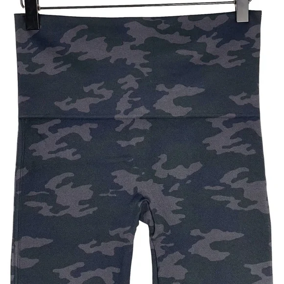 Spanx Leggings Large Seamless Tummy Control Shaping Smoothing Camo Look at Me - Picture 2 of 9